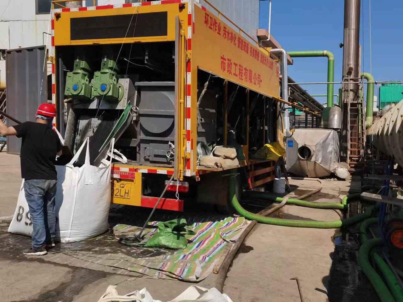 芙蓉淤泥压干处理